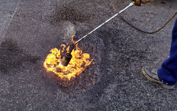 Chweffordd flat roofing repairs